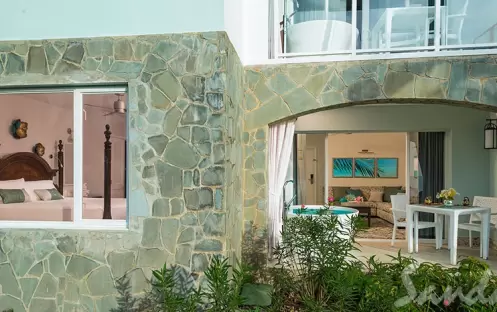 Sunset Bluff Oceanview One Bedroom Butler Suite with Balcony Tranquility Soaking Tub - RP1 (3)